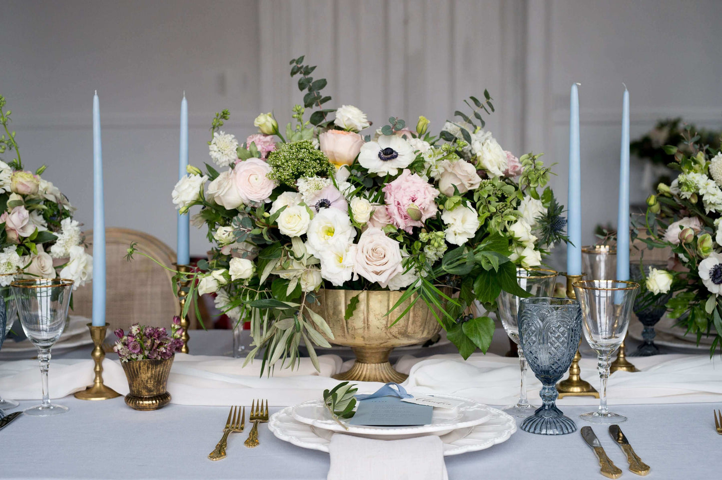 The Flower Nook a Toronto Florist using premium flowers that are professionally arranged, hand-delivered throughout Toronto and GTA