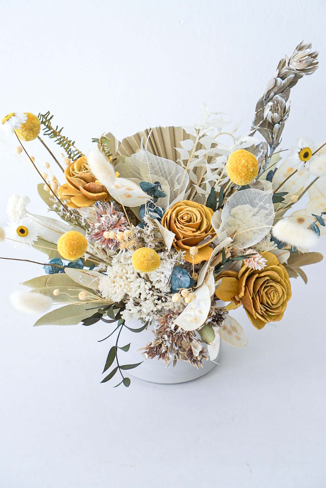 The Flower Nook a Toronto Florist using premium flowers that are professionally arranged, hand-delivered throughout Toronto and GTA