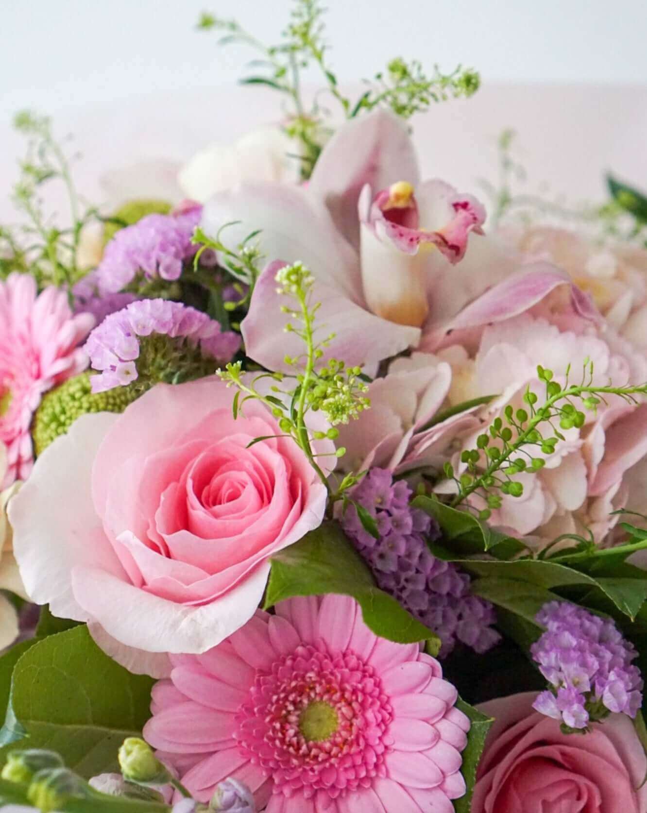 The Flower Nook a Toronto Florist using premium flowers that are professionally arranged, hand-delivered throughout Toronto and GTA