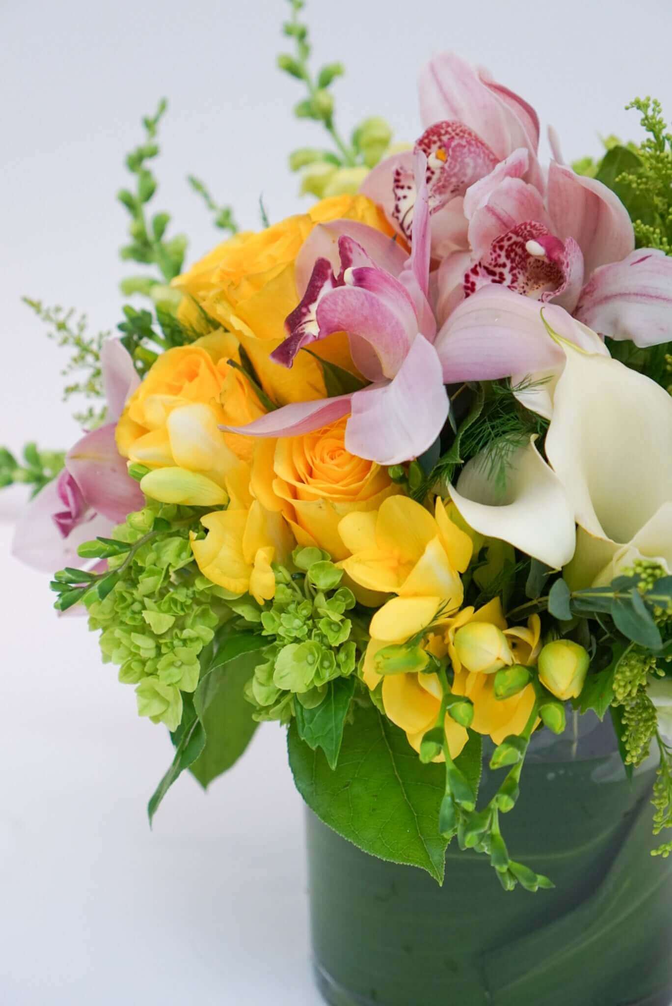 The Flower Nook a Toronto Florist using premium flowers that are professionally arranged, hand-delivered throughout Toronto and GTA