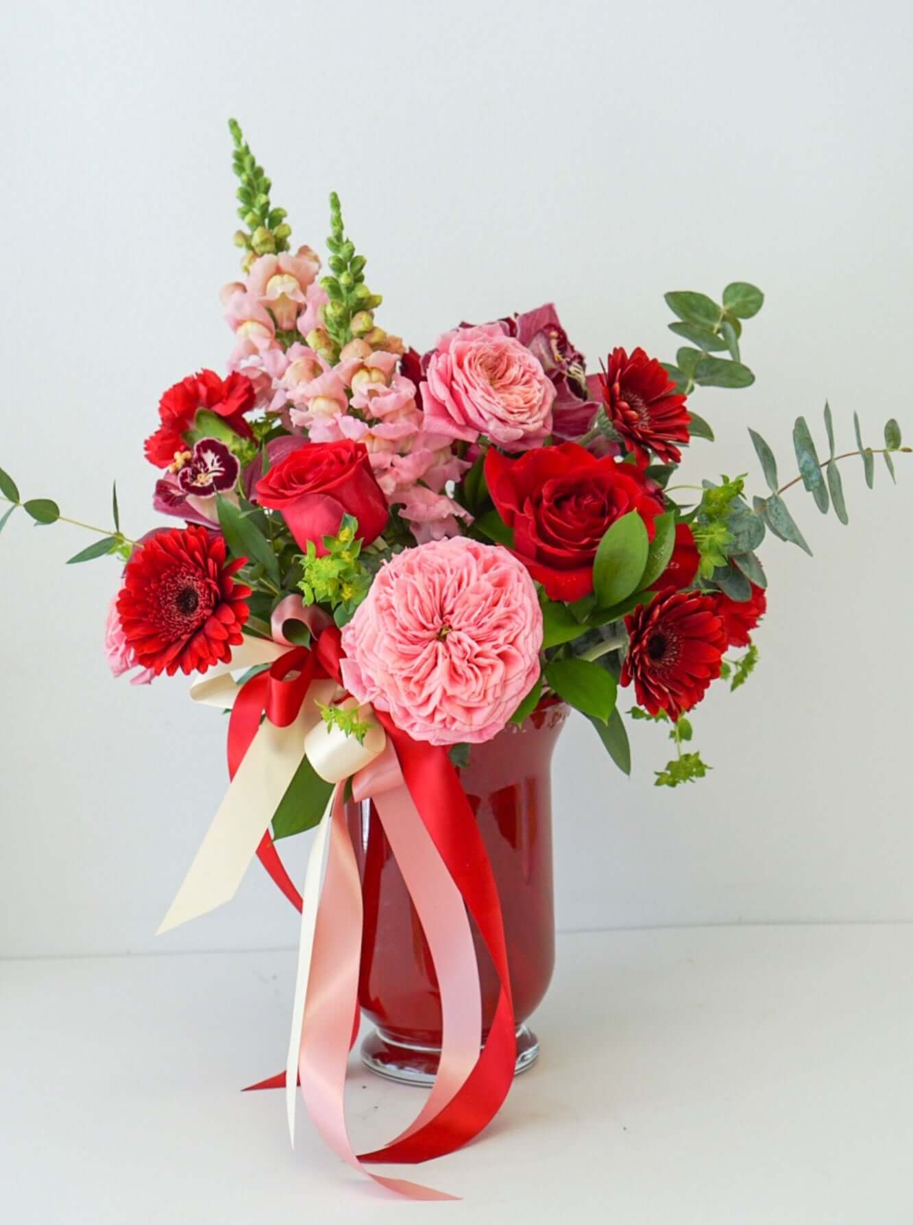 The Flower Nook a Toronto Florist using premium flowers that are professionally arranged, hand-delivered throughout Toronto and GTA