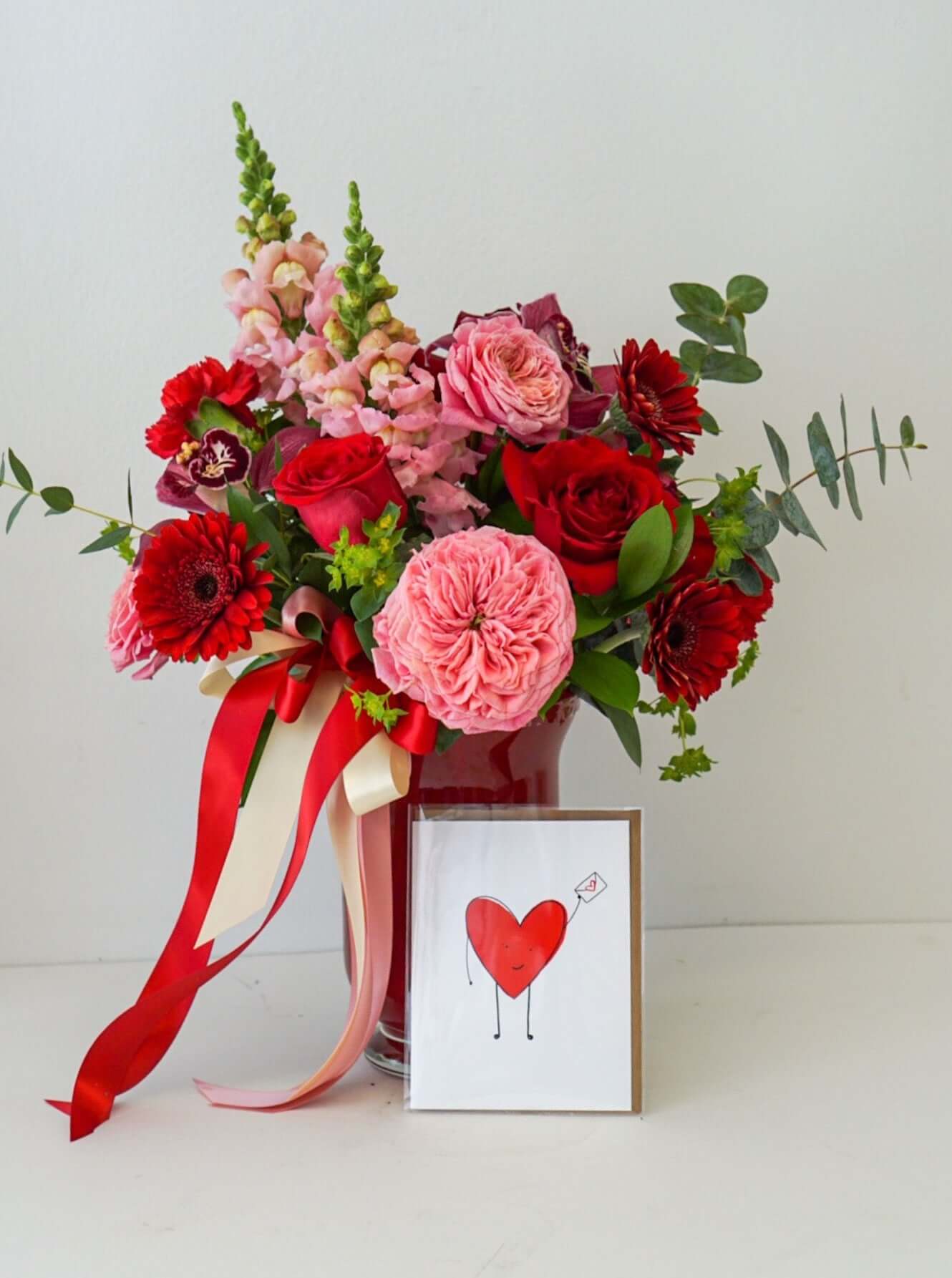 The Flower Nook a Toronto Florist using premium flowers that are professionally arranged, hand-delivered throughout Toronto and GTA