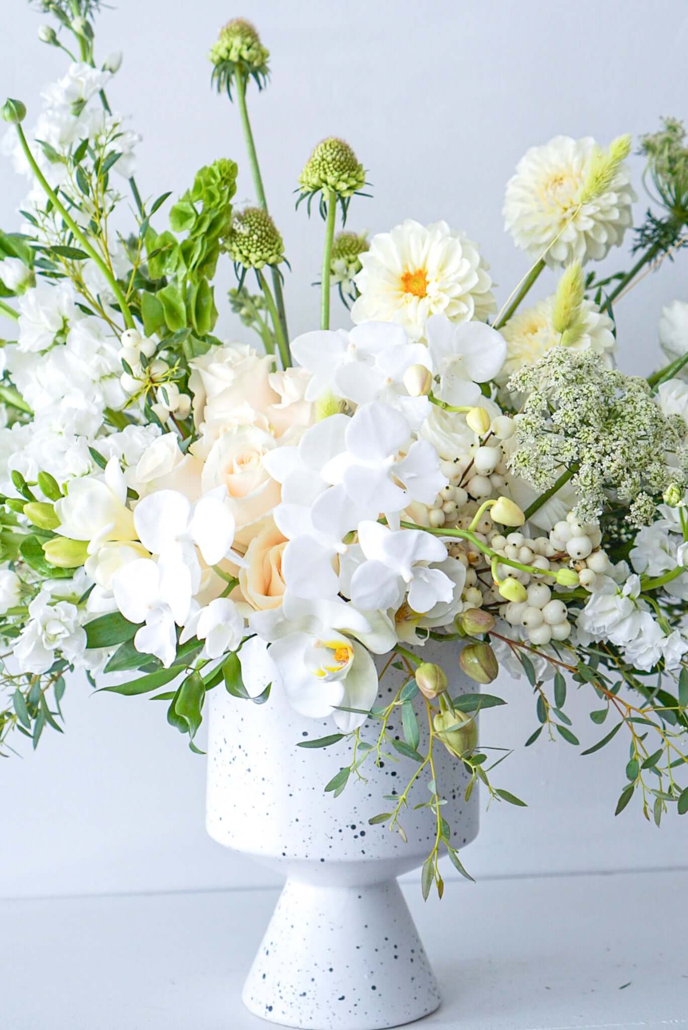 The Flower Nook a Toronto Florist using premium flowers that are professionally arranged, hand-delivered throughout Toronto and GTA