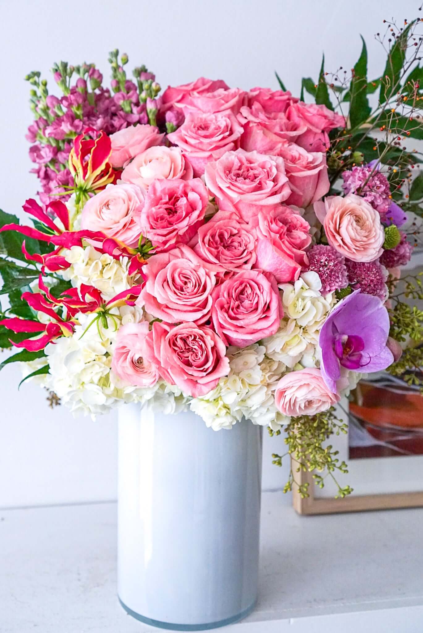 The Flower Nook a Toronto Florist using premium flowers that are professionally arranged, hand-delivered throughout Toronto and GTA