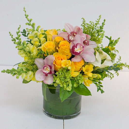 The Flower Nook a Toronto Florist using premium flowers that are professionally arranged, hand-delivered throughout Toronto and GTA