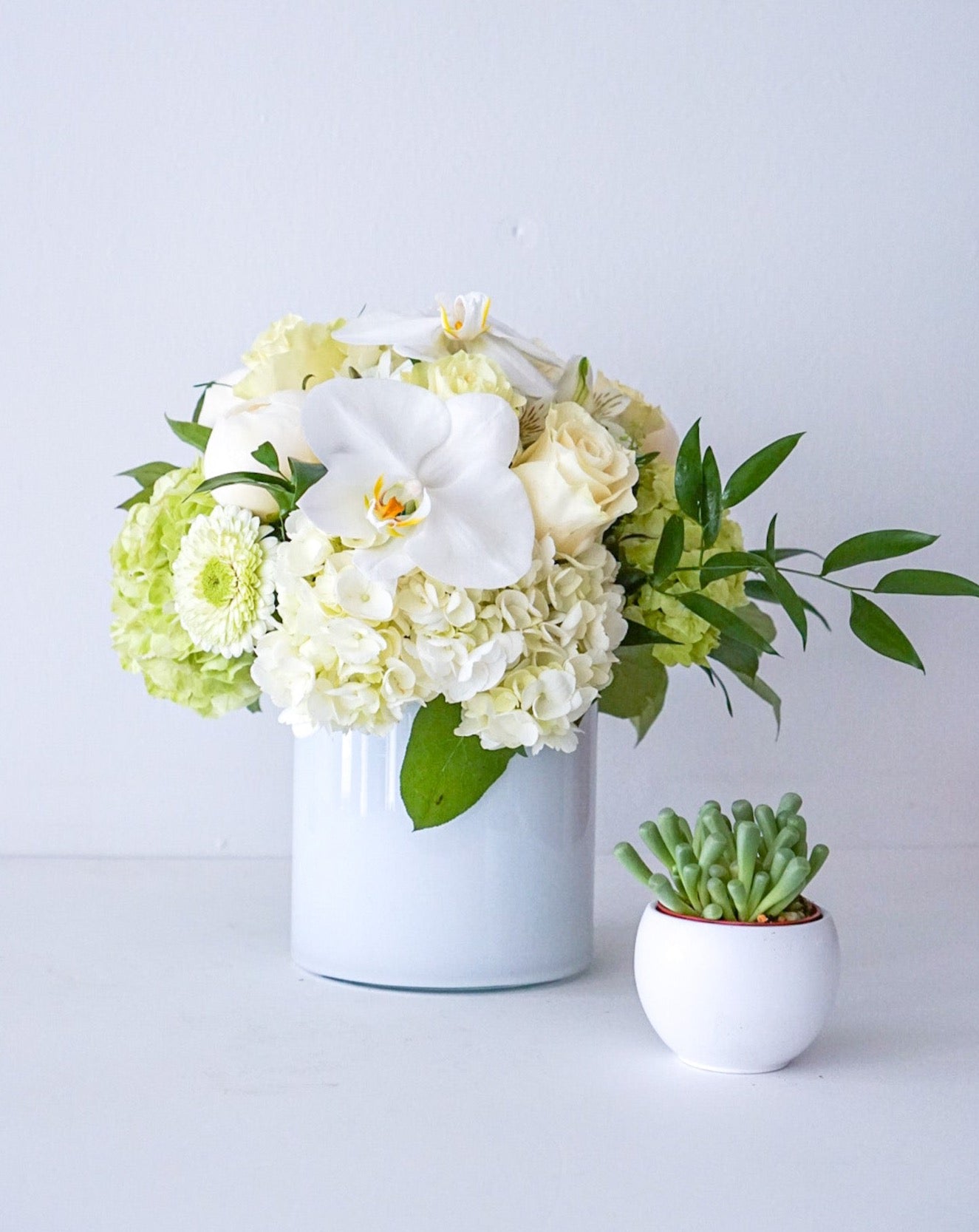 The Flower Nook a Toronto Florist using premium flowers that are professionally arranged, hand-delivered throughout Toronto and GTA