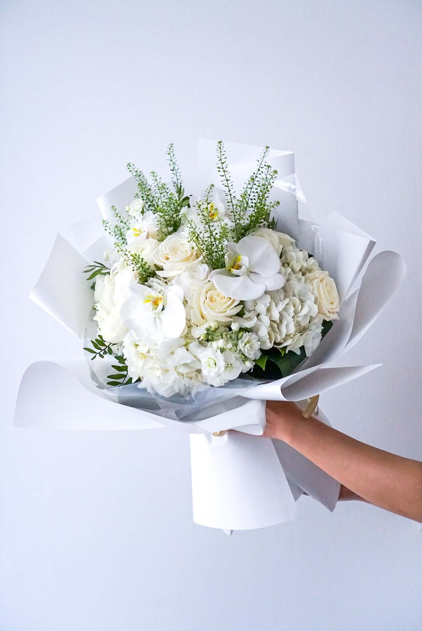 Turn on the charm with this elegant white and cream bouquet.   The flowers are gift wrapped and package in water to last for the day. 