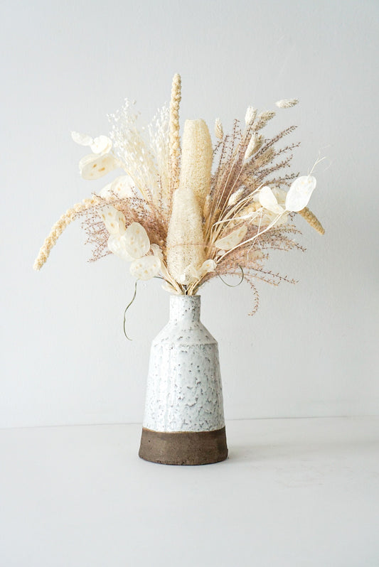 The Flower Nook a Toronto Florist using premium flowers that are professionally arranged, hand-delivered throughout Toronto and GTA