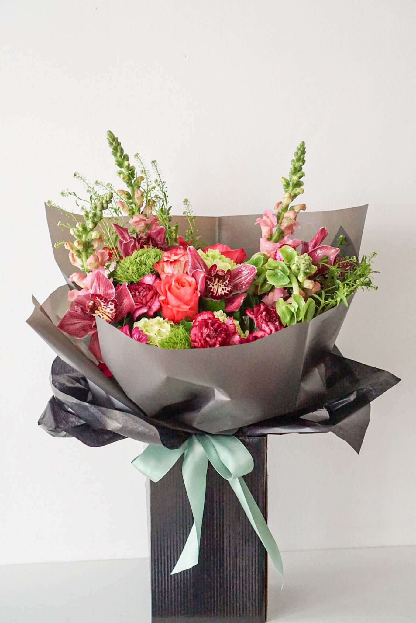 The Flower Nook a Toronto Florist using premium flowers that are professionally arranged, hand-delivered throughout Toronto and GTA