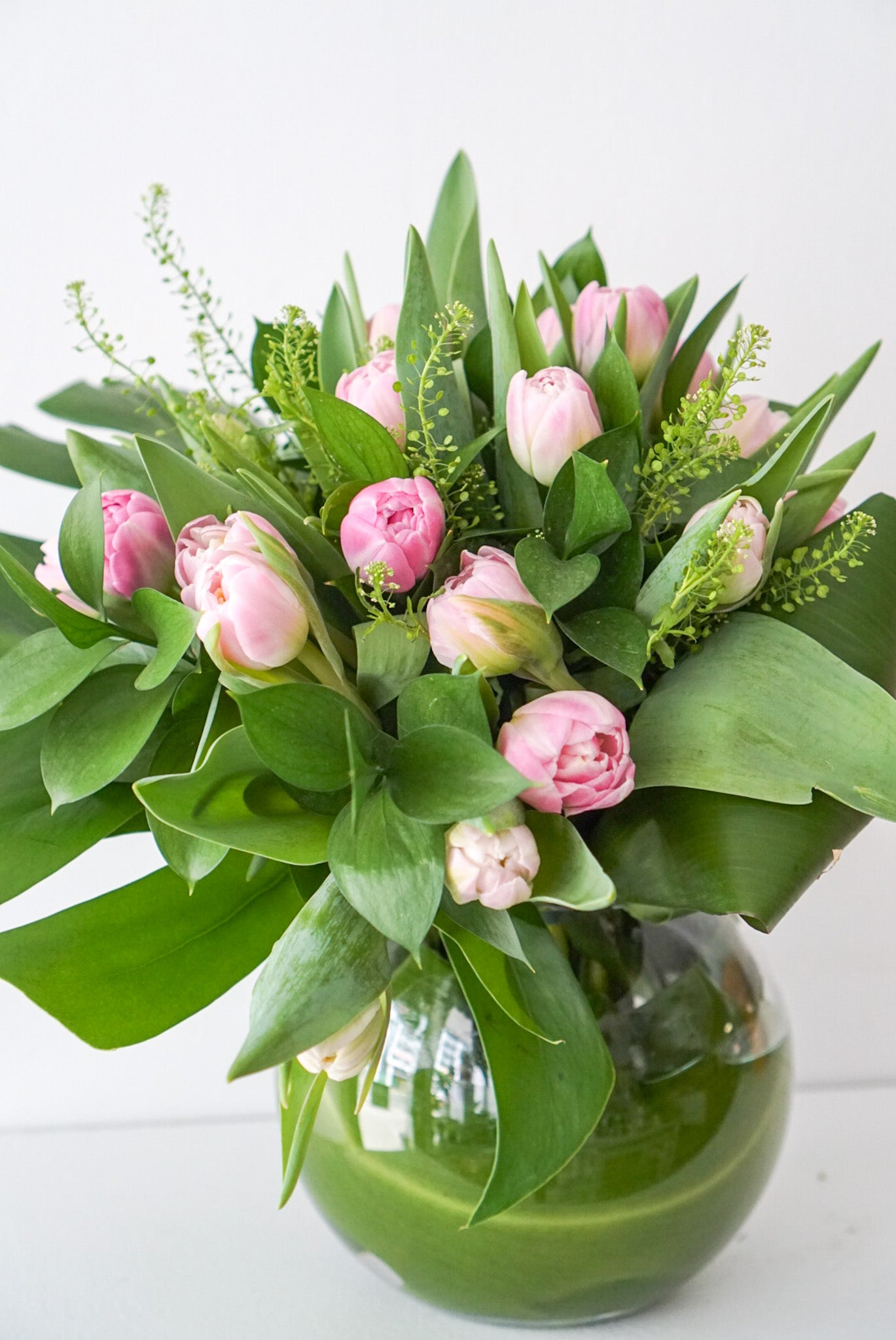 The Flower Nook a Toronto Florist using premium flowers that are professionally arranged, hand-delivered throughout Toronto and GTA